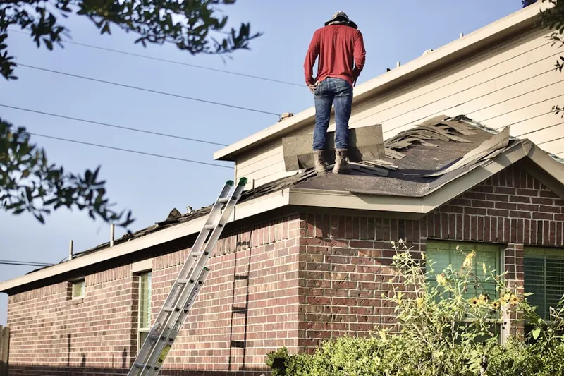 Professional roofer working on a residential roof in Los Altos Parkway